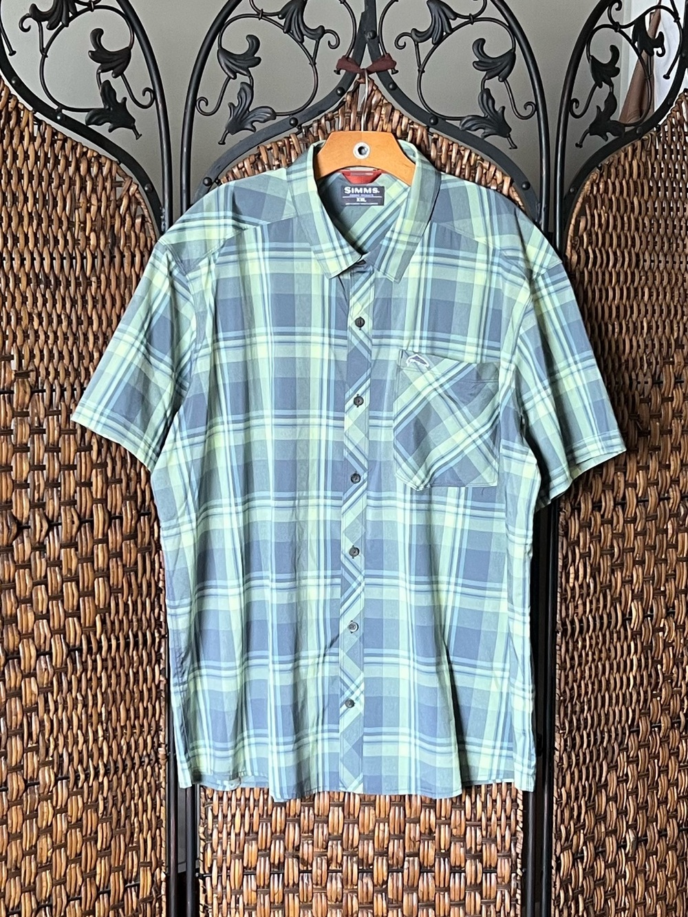 XXL Simms Button Down Shirt Men’s Poly